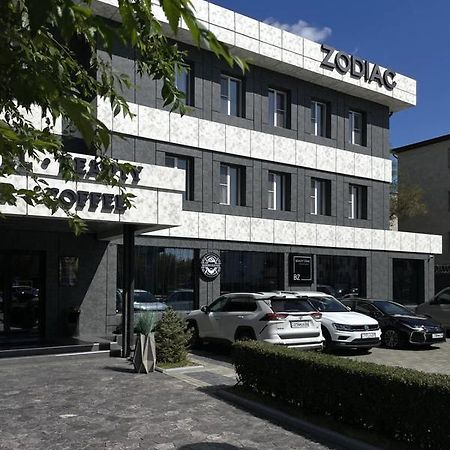 Hotel Zodiac Atyraū Zewnętrze zdjęcie